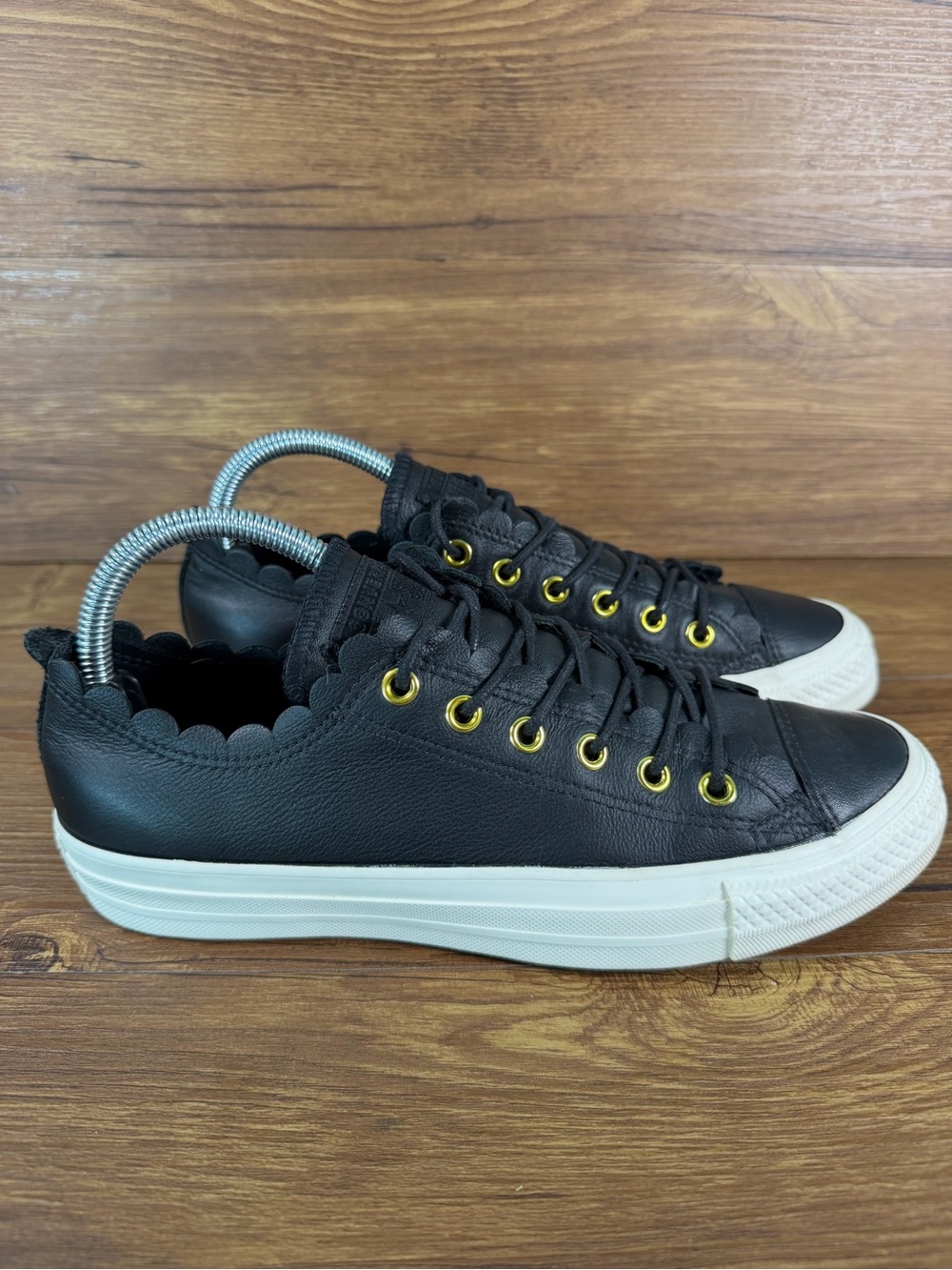 Converse‎ ‘Frilly’ Leather Low Top Sneakers Women’s Size 9 Shoes